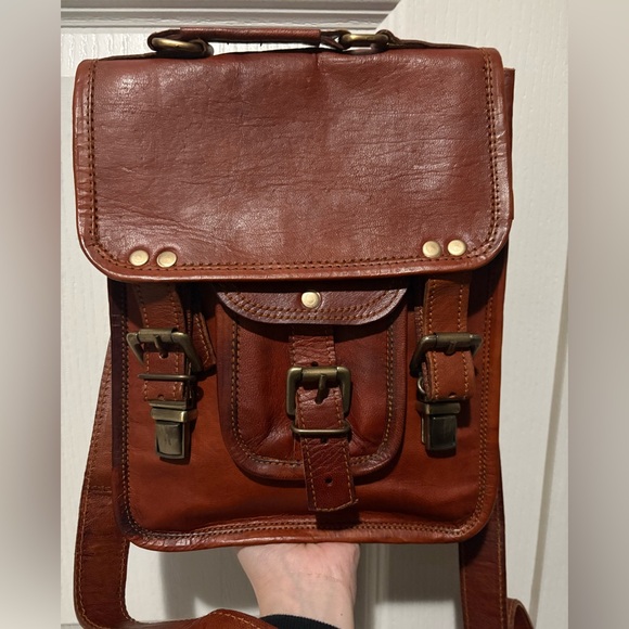 Elegant Brown Leather Satchel - Picture 13 of 13